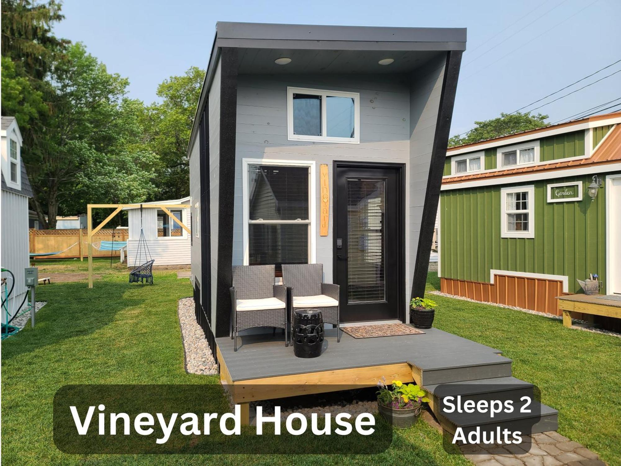 Tiny Digs Lakeshore - Tiny House Lodging Muskegon Exterior photo