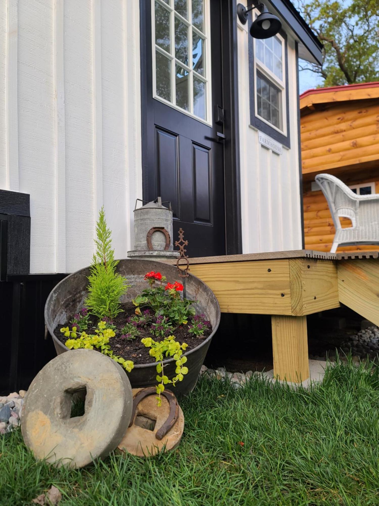 Tiny Digs Lakeshore - Tiny House Lodging Muskegon Exterior photo